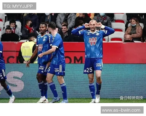 埃泽精彩表现助球队获胜数据显示2射门1射正打进1球并成功过人